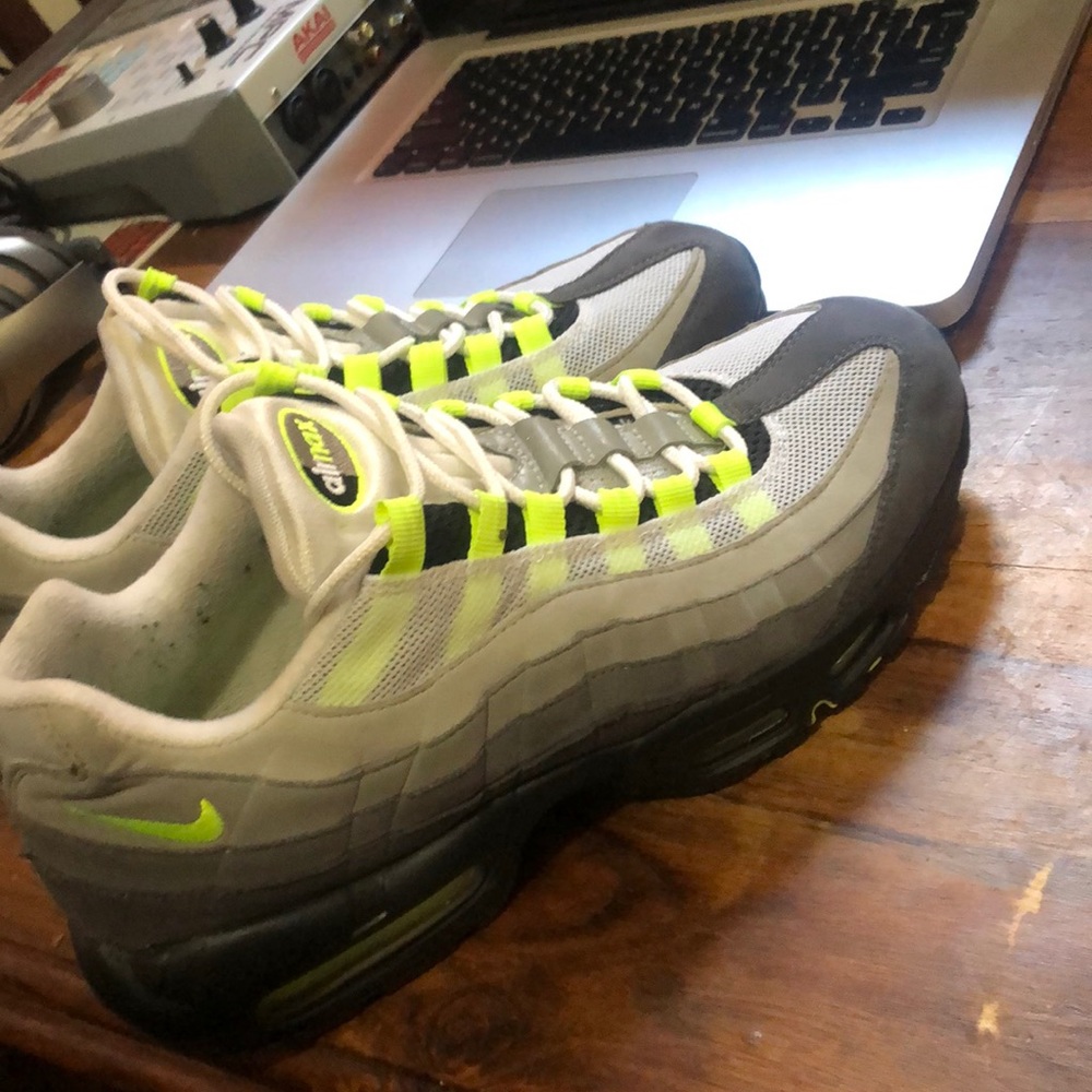 Airmax 95 neon size 9.5